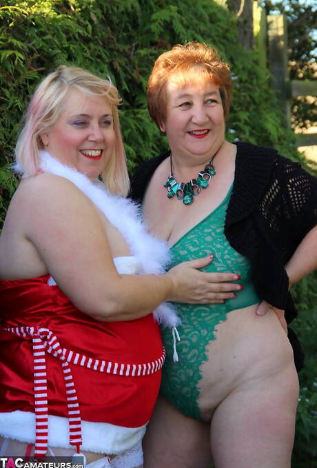 TAC Amateurs invite you to explore a xxx photos with Kinky Carol in lesbian love porn