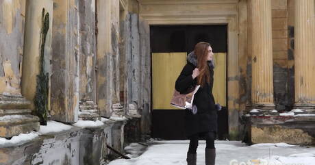 Got 2 Pee offers a free photo gallery with Vika in golden shower action